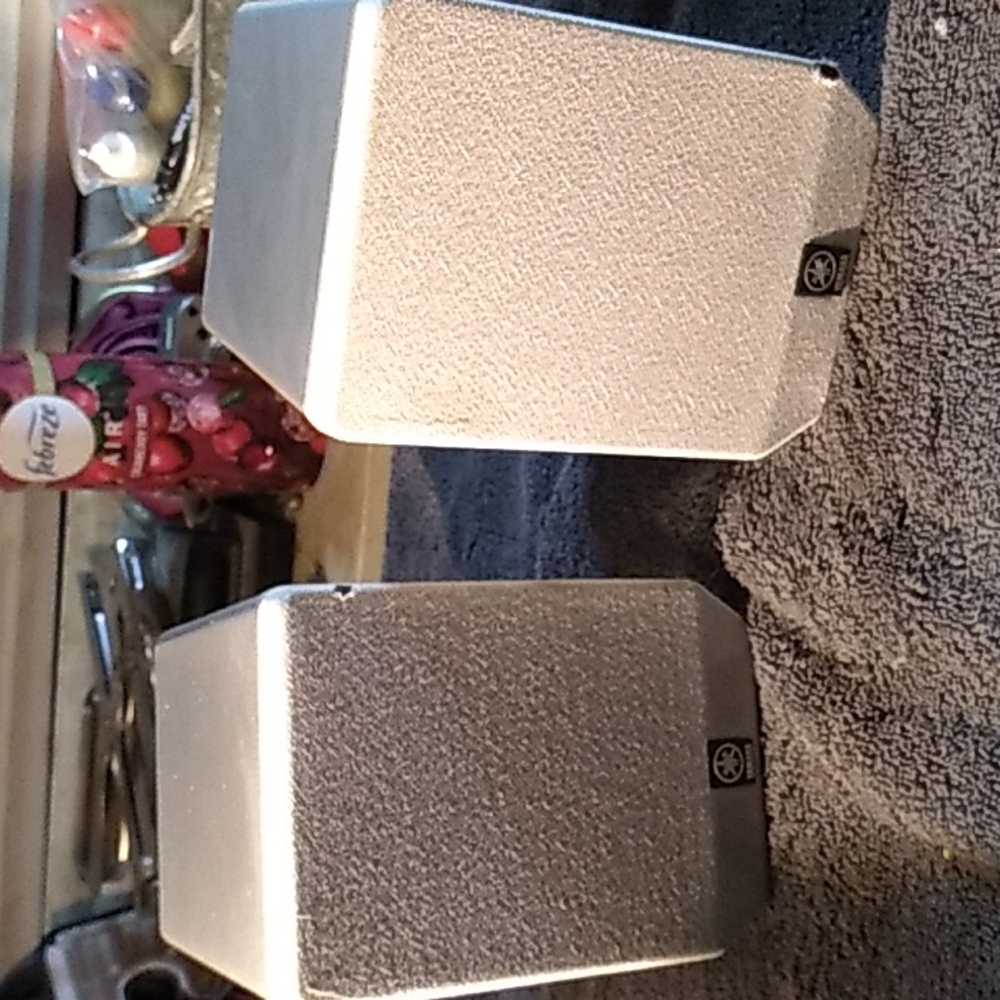 Yamaha surround speaker pair satelite